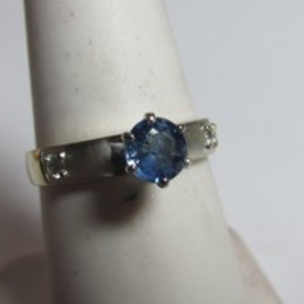 LADIES 14K WHITE GOLD SOLITAIRE NATURAL SAPPHIRE AND DIAMOND RING